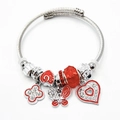 Elegante zilverkleurige bedelarmband met rode emaille harten en vlinderhangers sieraad - Rode Vlinder Hart