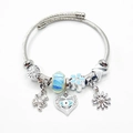 Zilverkleurige bedelarmband met madeliefje en hartvormige boze oog hangers detail - Blauwe Bloem Boze Oog