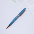 Stylo bille bleu à pois blancs avec finitions élégantes en métal or rose - Bleu à Pois Blancs