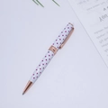 Stylo à bille blanc avec pois roses et finitions élégantes en or rose - Blanc à Pois Rose Rouge