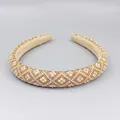 Diadema ancha hecha a mano con diamantes de arcoíris y detalles dorados en esponja - Estilo A - Fondo Dorado Diamantes Blancos