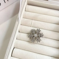 Fermaglio per capelli a fiocco di neve argento con strass e perle su velluto beige - Fermaglio per Capelli Piccolo Fiocco di Neve e Perla
