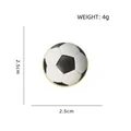 Cartoon Fußball Emaille-Anstecknadel in Schwarz-Weiß mit 2,5cm goldenem Metallrand - Fußball (Schwarz und Weiß)