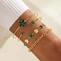Elegante set di quattro bracciali dorati con fiori verdi a cinque petali e farfalle - Set da 4 Pezzi Decorazione Verde (23362-green)