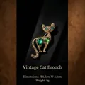 Broche en forme de chat vintage avec cristaux vert émeraude et dorure texturée - Broche Petit Chaton
