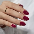 Elegantes uñas postizas largas de almendra rojo vino con acabado lacado brillante - Estilo Ovalado Espejo Color Burdeos (CW392) / 24 Piezas/Juego