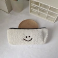 Astuccio in peluche bianco con ricamo faccina sorridente e cerniera nera resistente - Stile Sorriso Bianco