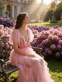 Robe longue en tulle rose à plusieurs couches avec col en V profond et dentelle blanche - S / Rose