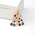 Spilla albero di Natale dorata con strass colorati e piccoli ciondoli a campanella - Albero di Natale con Campanelli