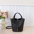 Elegante borsa a secchiello nera in pelle martellata con ciondolo a forma di smile carino - Nero