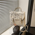 Preppy crème rugzak met geplooide textuur, strikprint en parelmoer kant-accessoire - Met Hanger / Wit
