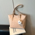 Grand cabas beige en cuir PU souple avec gaufrage floral et charmant mouton peluche - Rose Avec Pendentif