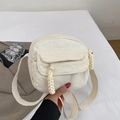 Bolso bandolera chic de pana beige con tirador de cremallera tejido y bolsillo - Blanco