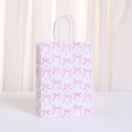 Bolsa de regalo de papel kraft blanco con lazos rosas y asas de cuerda resistentes - Estrella de Cruz con Lunares Rosas (499-6) / 21*15*8