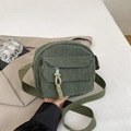 Bolso bandolera de pana verde oscuro a la moda con cremallera tejida y correa ajustable - Verde