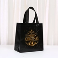 Wiederverwendbare schwarze Weihnachtsgeschenktüte mit goldener Merry Christmas-Prägung - 5029-3; Höhe 23 Cm * Länge 22 Cm * Breite 11 Cm; Vliesstoff