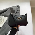 Bolso de hombro negro con patrón lichi y elegante lazo de metal dorado brillante - Negro