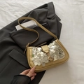 Borsa sottobraccio di lusso con paillettes dorate e fibbia metallica chic - Oro