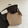 Gewebte Stroh-Tote-Bag in Beige mit dunkelbraunem Lederbesatz und Schultergurt - Braun