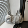 Borsa tote in pelle stropicciata argento con un grazioso ciondolo a nuvola soffice - Con Ciondolo / Argento