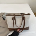 Grand sac cabas chic en toile beige avec bordure en cuir marron pour femmes - Marron