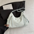 Borsa hobo verde menta con trama marmorea e doppie cerniere con nappe lunghe - Senza Ciondolo / Verde