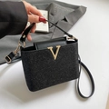 Elegante borsa a mano nera glitterata con logo V dorato e tracolla rimovibile - Nero