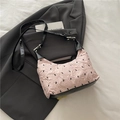Borsa hobo plissettata rosa con stampa a lettere nere e tracolla in pelle nera - Senza Ciondolo / Rosa
