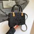 Elegante borsa ricamata nera con motivo floreale e manici intrecciati da donna - Nero