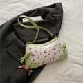 Borsa a spalla con stampa a ciliegia verde chiaro, base bianca e fiocco decorativo - Verde