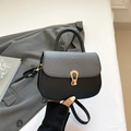 Elegante bolso bandolera pequeño en cuero negro y tweed gris con hebilla dorada - Negro