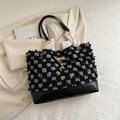 Borsa tote in denim con tweed a scacchi bianco e nero e decorazione a catena dorata - Griglia Nera
