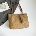 Conjunto de bolso tote caqui con estampado de monograma y correas finas de estilo urbano - Caqui