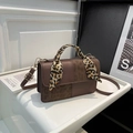 Elegante braune Handtasche mit Leopardenmuster-Schalgriff und Schultergurt - Braun