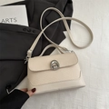 Borsa a tracolla beige minimalista con trama intrecciata e fibbia argento - Bianco