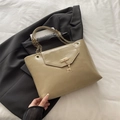 Sac bandoulière kaki avec chaîne dorée, pendentif cerf et grande capacité de rangement - Kaki