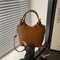 Bolso cubo de cuero PU color caramelo con asas anudadas y correa ajustable - Marrón
