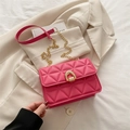 Gesteppte rosa PU-Leder Umhängetasche mit Kettenriemen und goldenem Metallverschluss - Rosa