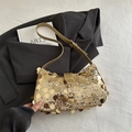 Borsa a spalla dorata con paillettes a mezzaluna e chiusura in metallo dorato - Oro