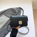 Bolso de mano clásico de cuero encerado negro con cierre dorado y correa ajustable - Negro