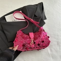 Borsa a spalla fucsia con paillettes a forma di mezzaluna e dettagli metallici chic - rosa acceso