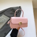Bolso bandolera vintage de cuero rosa claro con hebilla de metal dorado y asa fija - Rosa