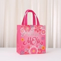 Waterproof non-woven Mother's Day gift bag with floral print and We Love You Mom text - 23x22x11cm / We Love You Mom Style (5027-3)