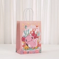 Detail einer rosa Geschenktüte mit süßem Axolotl und mariner Unterwasserwelt-Grafik - Rosa Axolotl Unterwasserwelt Stil (476-4)