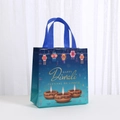 Bolsa de regalo Diwali impermeable de tela no tejida con estampado Happy Festival of Lights - 23*22*11 / Verde azulado