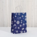 Blaue Weihnachts-Geschenktüte mit weißen Schneeflocken und weißen Kordelgriffen - Dunkelblauer Allover Schneeflocken Druck Stil (042-4)