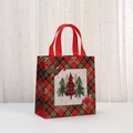 Bolsa de regalo de Navidad de tela no tejida con cuadros rojos y estampado de pinos - 23x22x11cm
