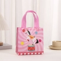 Dettaglio della borsa regalo rosa in tessuto non tessuto con motivi di giostra e palloncini - Cavallo della Giostra Rosa (9017-9) / 20*20*9