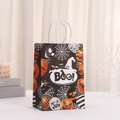 Halloween Papiertüte mit 'Boo!'-Druck, Kürbismotiven und gedrehten Henkeln - Schwarzer Boo Geist Stil (433-2)
