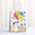 Geschenktüte mit Cartoon-Junge-Motiv in Hellblau mit weißen Griffen für Kinderpartys - Hellblauer Jungen-Stil (436-3)